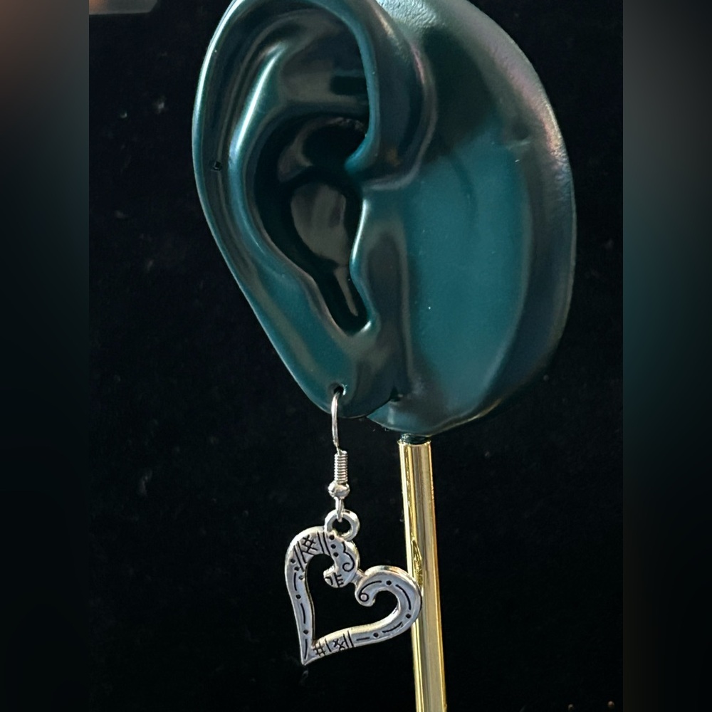❤️ Cute Heart Earrings - Picture 3 of 3